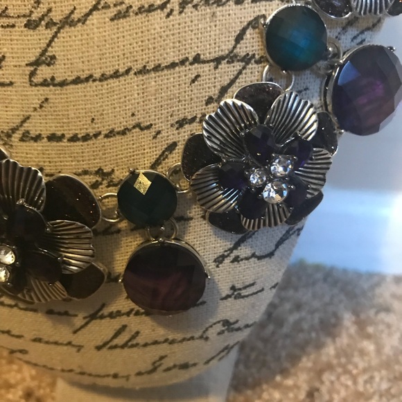 8H flower necklace - Picture 3 of 6